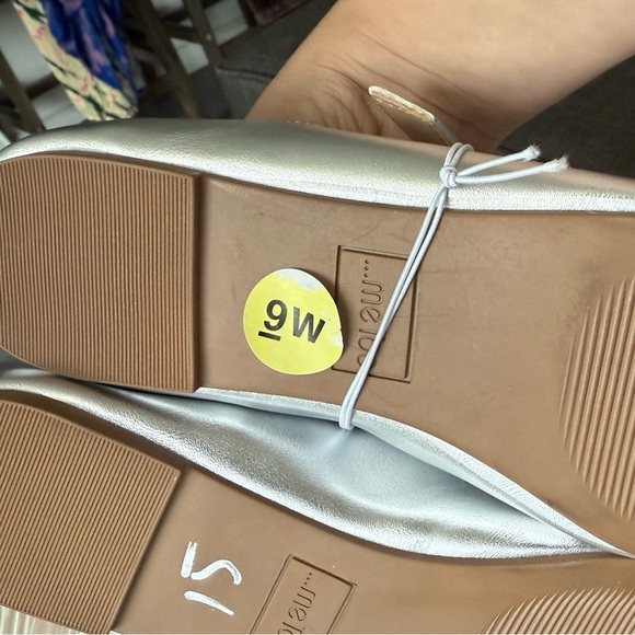 Me Too|Silver Metallic soft square toe Mary Jane Flats with buckle•••NWT IN 9W - Picture 8 of 11